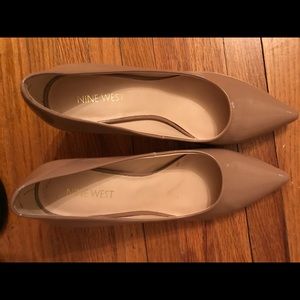 Nine West nude pumps